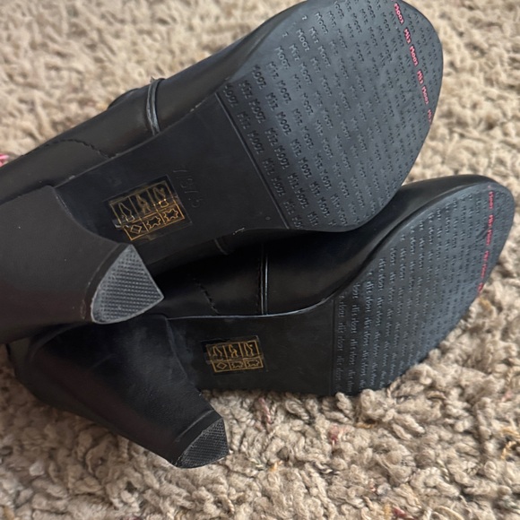 Miz Mooz Button Victorian Style Elegant Black Women's Heels Sz 7-7.5 - Picture 3 of 5